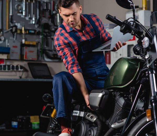 осмотр мотоцикла